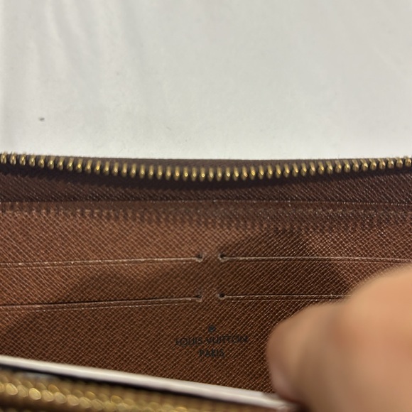 Louis Vuitton zip around wallet - Picture 5 of 8